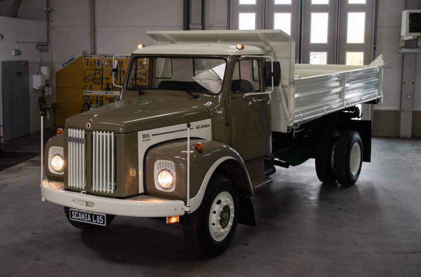 camion vintage Scania L85 Super 1971 restaurat