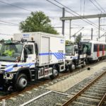 Unimog tractează un metrou de 200 de tone