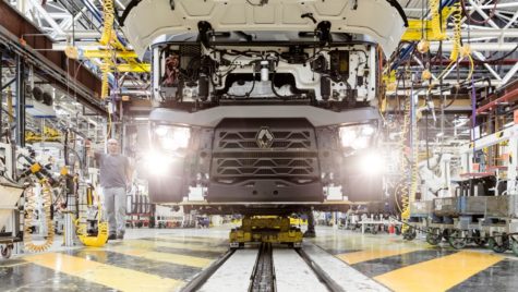Cum își protejează Renault Trucks angajații din fabrici