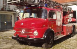 Camion de pompieri Mercedes de 57 de ani, utilizat încă în Ucraina