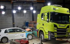 Video: Crash test cu un camion electric. Cum rezistă bateriile