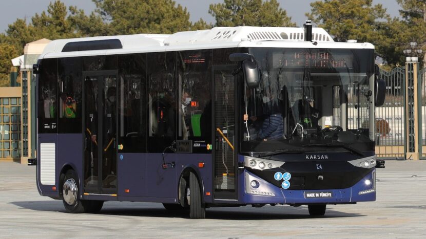 Video: Primul autobuz autonom din România