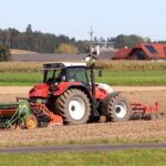 Top 5 semănători preferate de fermieri pe platforma Tradus