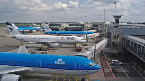 Comisia Europeană este presată să relaxeze regulile pentru transportatorii aerieni